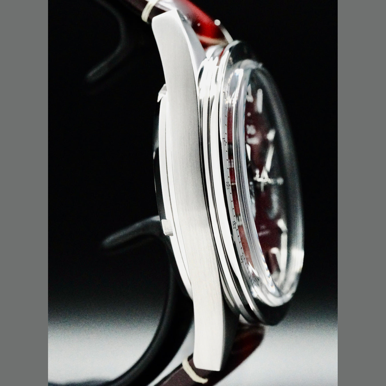 Omega Speedmaster 57 Coaxial Chronometer Chronograph Red Dial 40.5mm on Strap 332.12.41.51.11.001