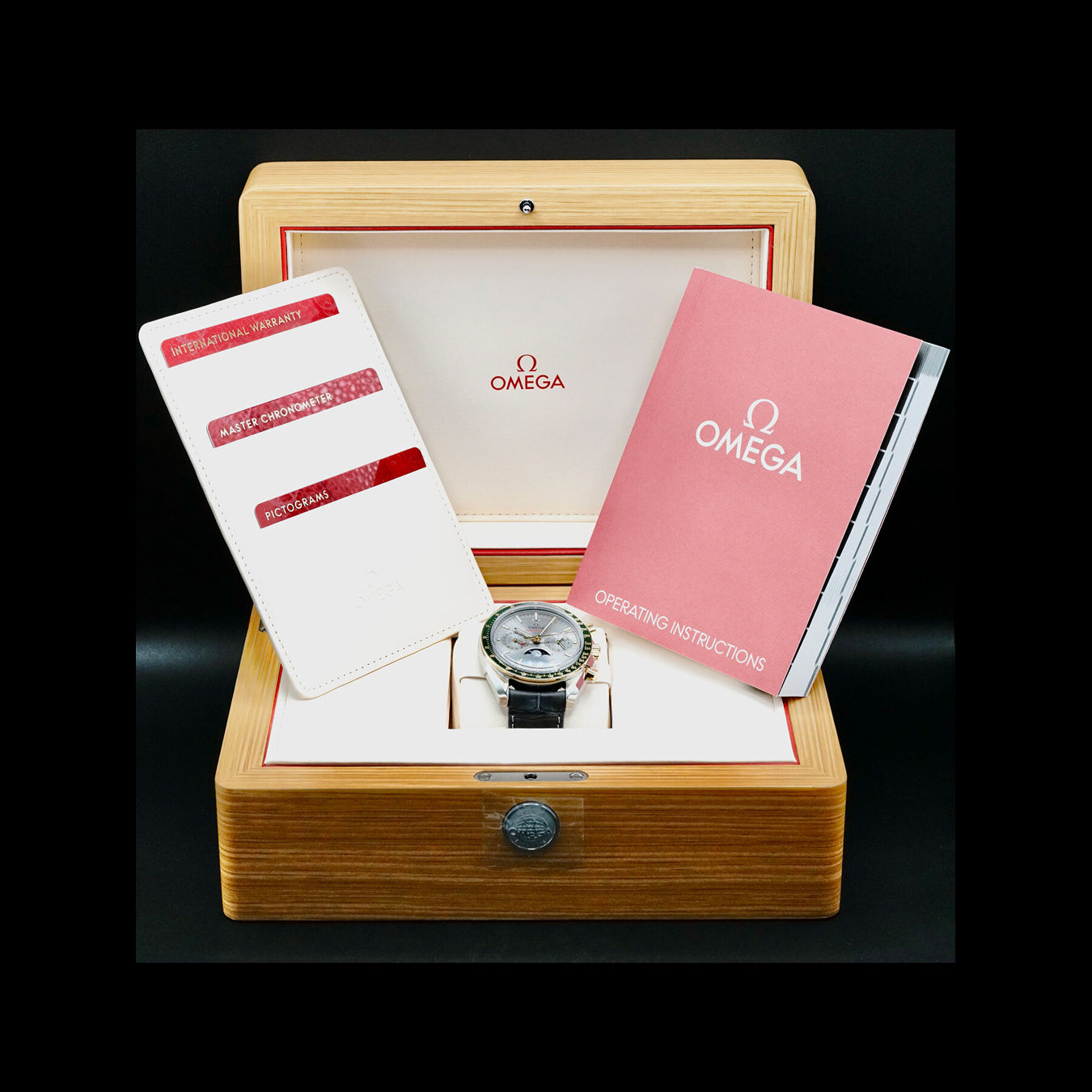 Omega 304.23.44.52.06.001 Speedmaster Moonwatch Master Chronometer Moonphase