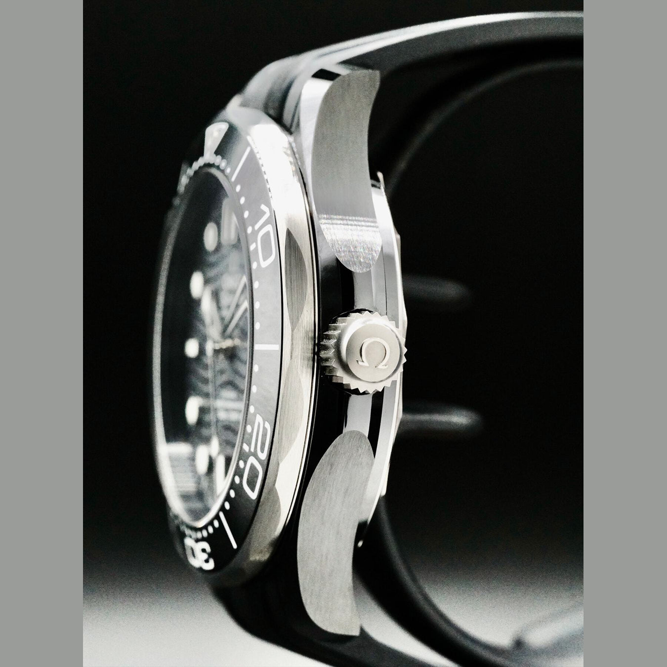 Omega 210.92.44.20.01.001 Seamaster Diver 300m Co-Axial Master Chronometer Ceramic