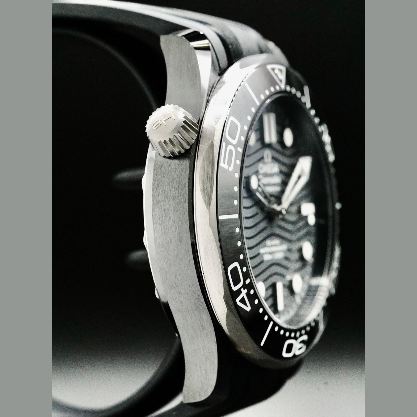 Omega 210.92.44.20.01.001 Seamaster Diver 300m Co-Axial Master Chronometer Ceramic