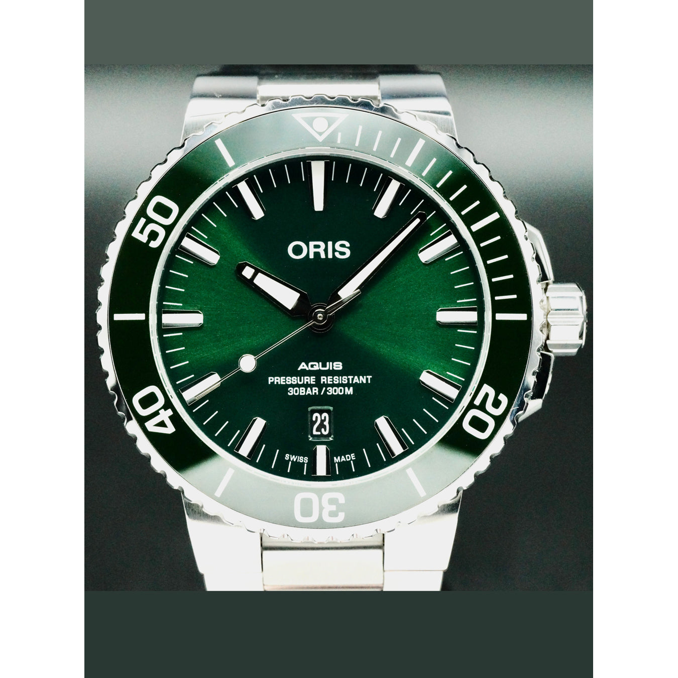 Oris 01 733 7730 4157-07 8 24 05PEB Aquis Date Green Dial on Bracelet