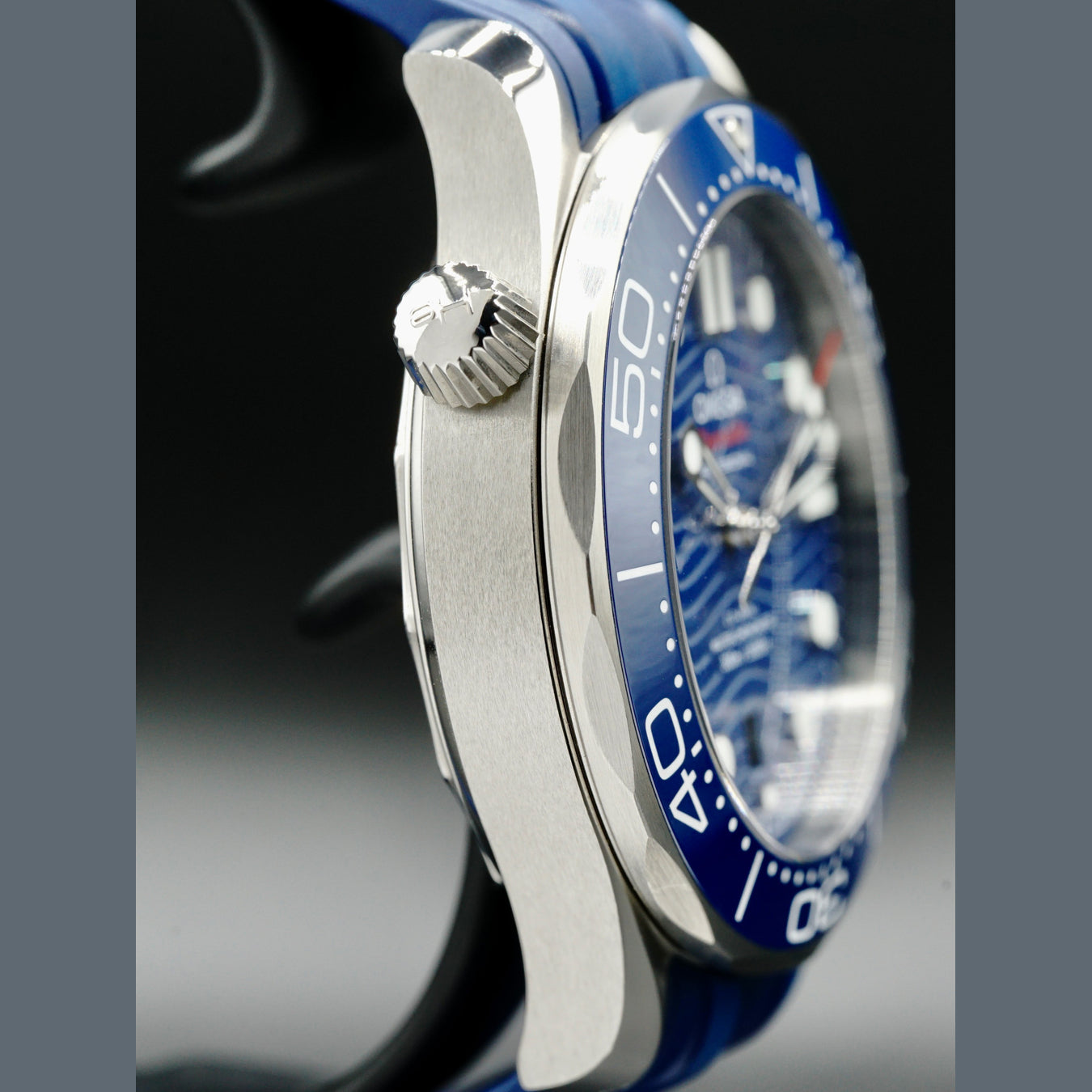 Omega 210.32.42.20.03.001 Seamaster Diver 300M Co-Axial Master Chronometer on Rubber Strap