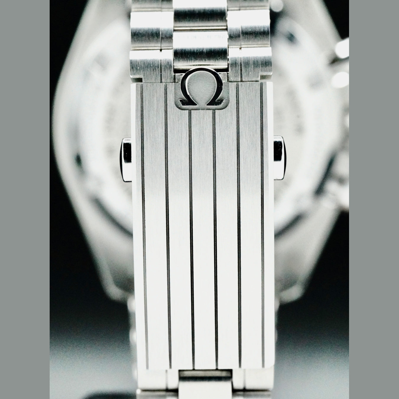 Omega 310.30.42.50.01.001 Speedmaster Moonwatch Professional Master Chronograph