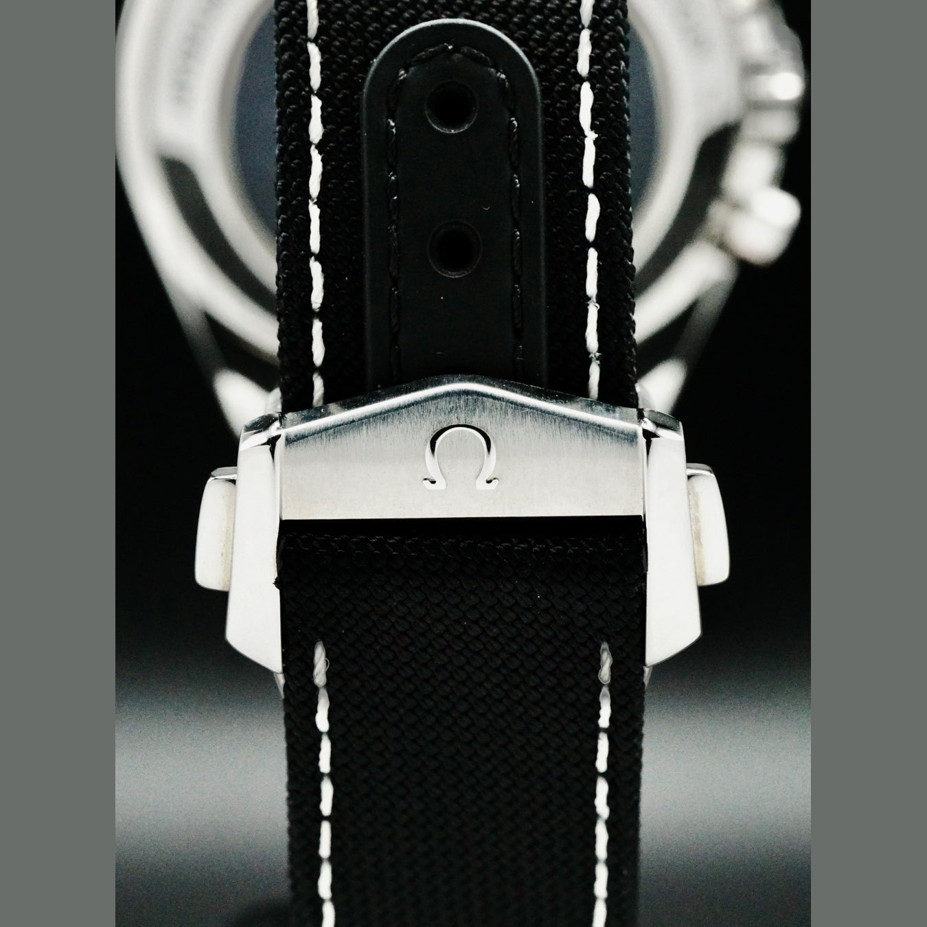 Omega 311.32.42.30.04.003 Speedmaster Snoopy