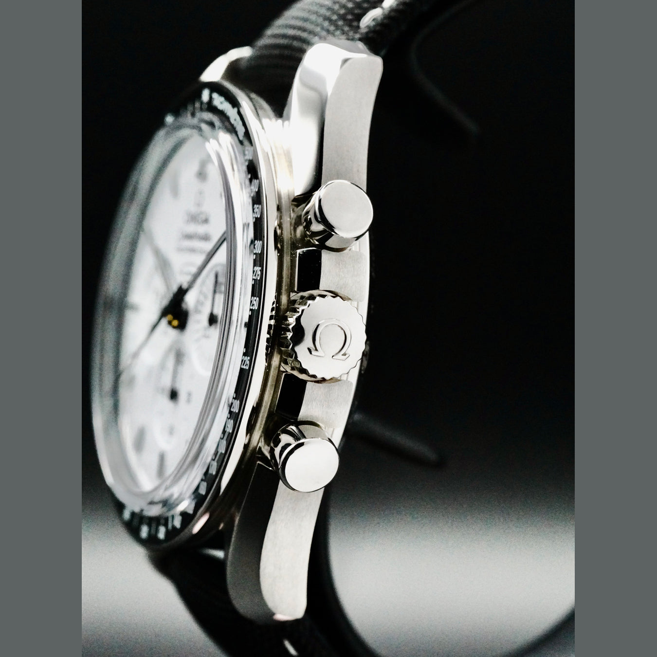 Omega 311.32.42.30.04.003 Speedmaster Snoopy