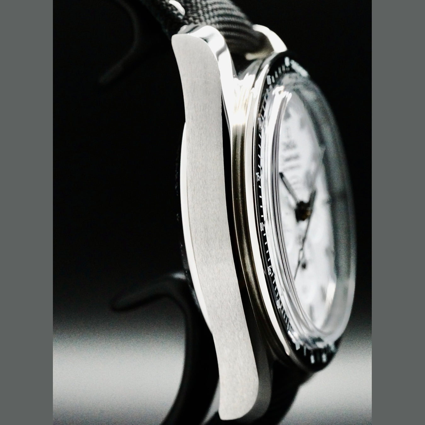 Omega 311.32.42.30.04.003 Speedmaster Snoopy
