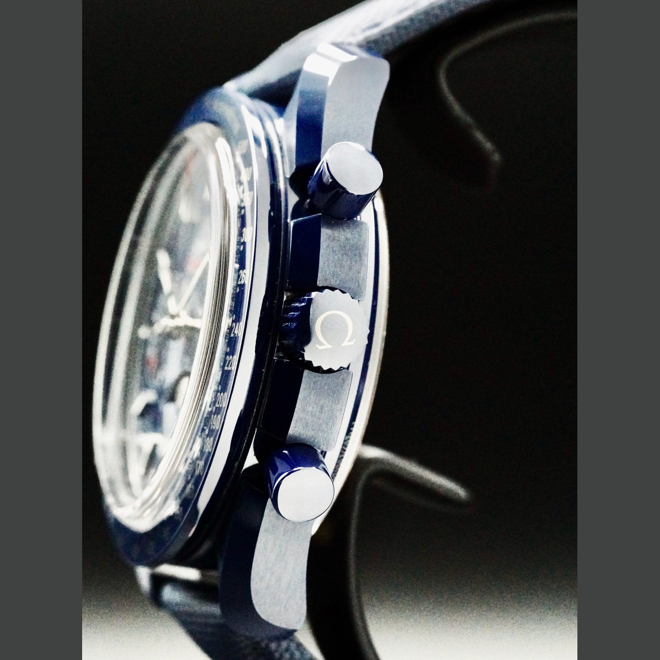 Omega Speedmaster Blue Side Of The Moon 304.93.44.52.03.001