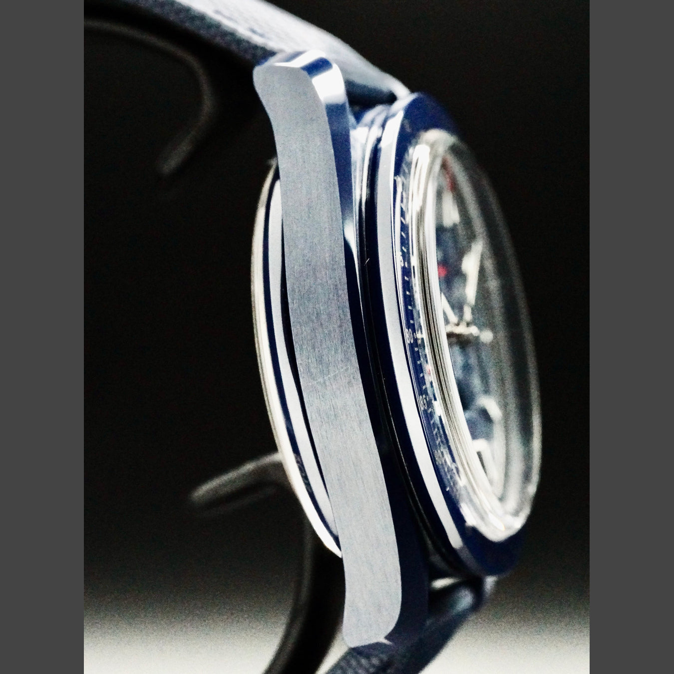Omega Speedmaster Blue Side Of The Moon 304.93.44.52.03.001