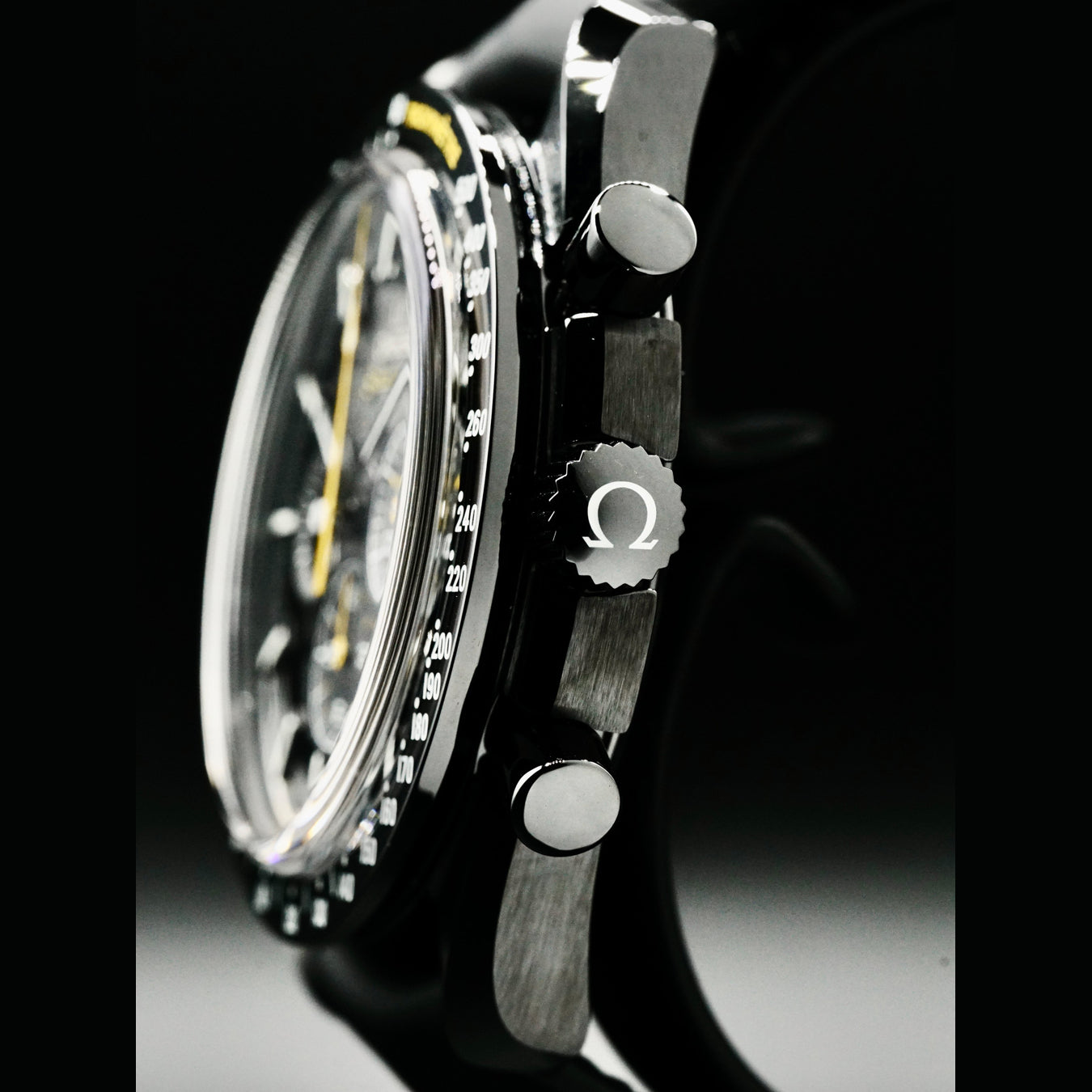 Omega 311.92.44.30.01.001 Speedmaster Moonwatch Dark Side of the Moon Apollo 8