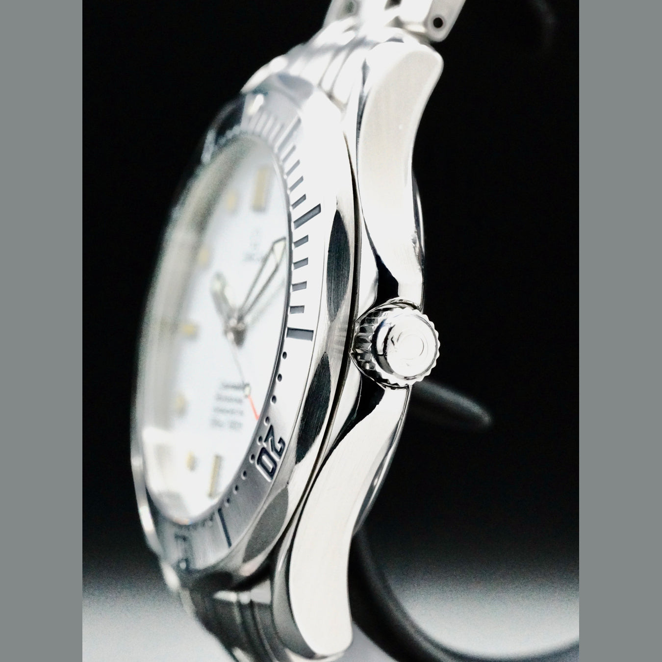 Omega Seamaster 2532.20.00 Polar White Dial 41mm