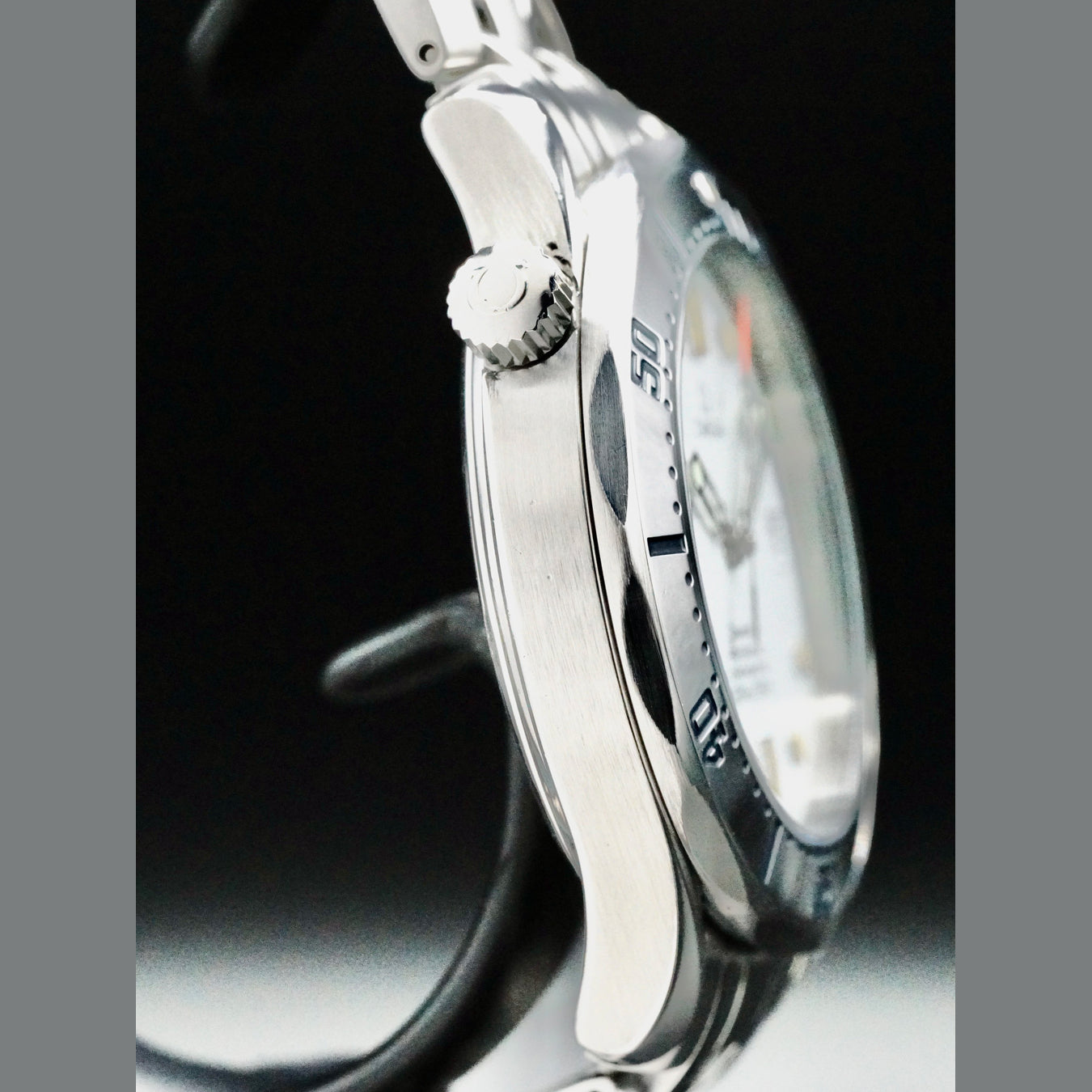 Omega Seamaster 2532.20.00 Polar White Dial 41mm