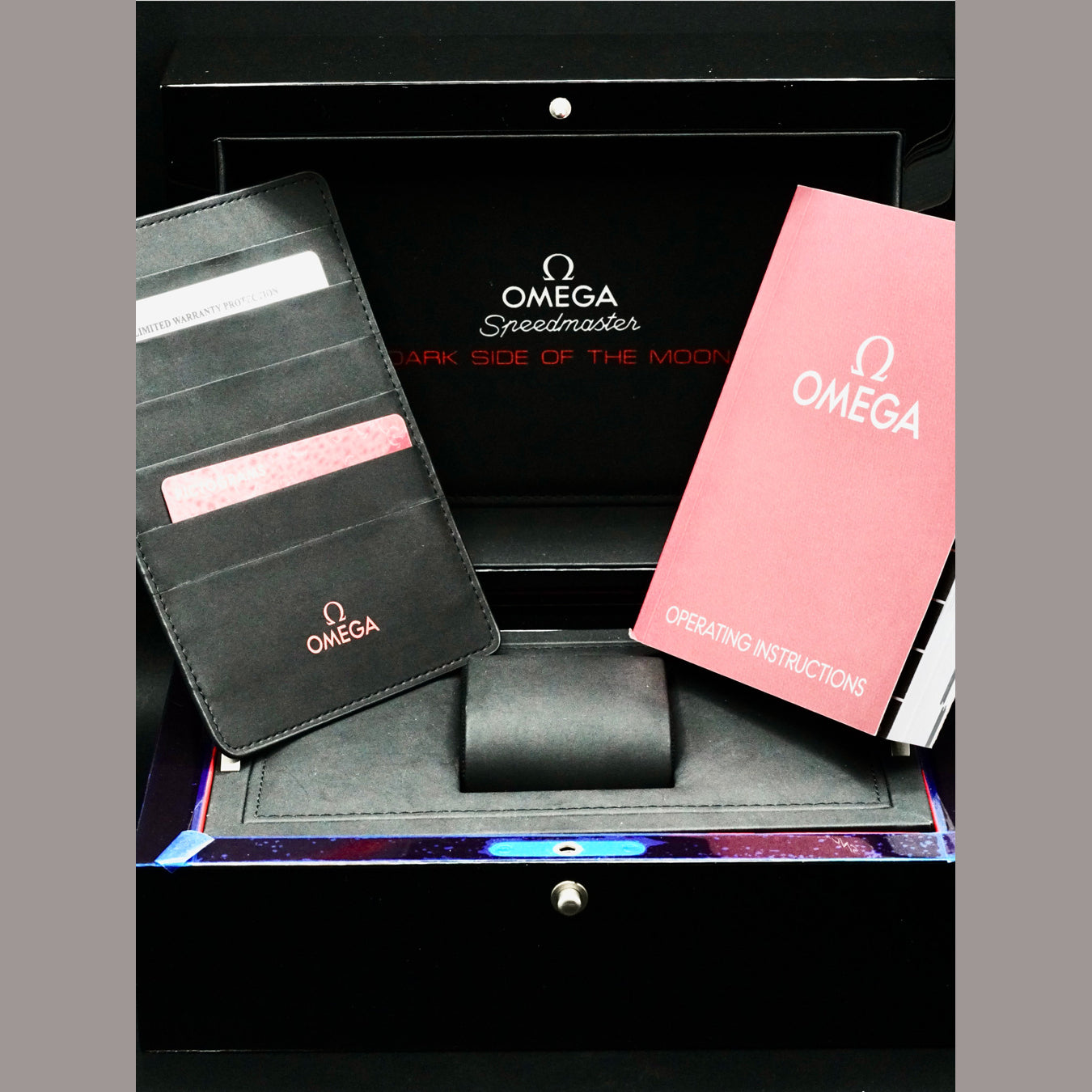 Omega 311.92.44.30.01.001 Speedmaster Moonwatch Dark Side of the Moon Apollo 8