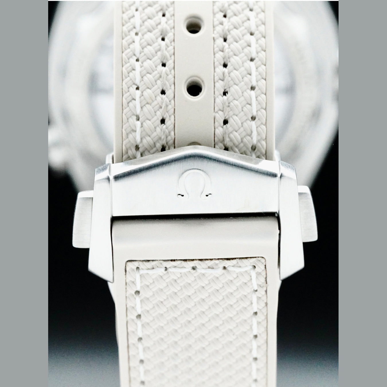 Omega 215.32.44.21.09.001 Planet Ocean Seamaster 600M Beige