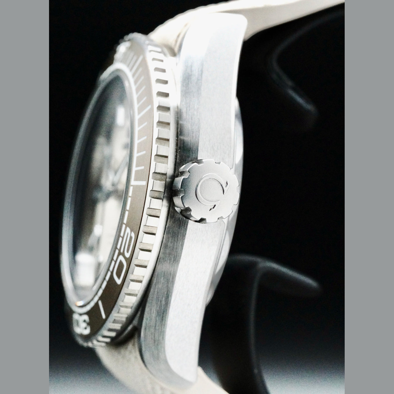 Omega 215.32.44.21.09.001 Planet Ocean Seamaster 600M Beige