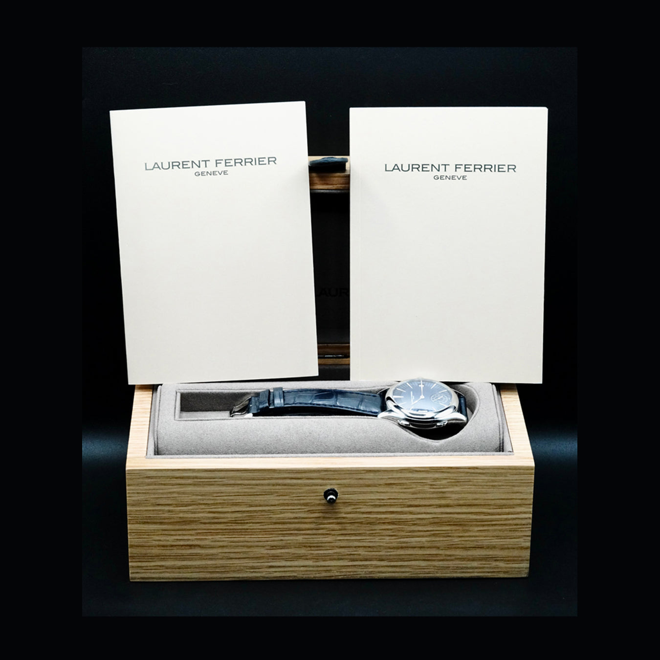 Laurent Ferrier LCF007.AC.CW1 Galet Traveller Blue Dial