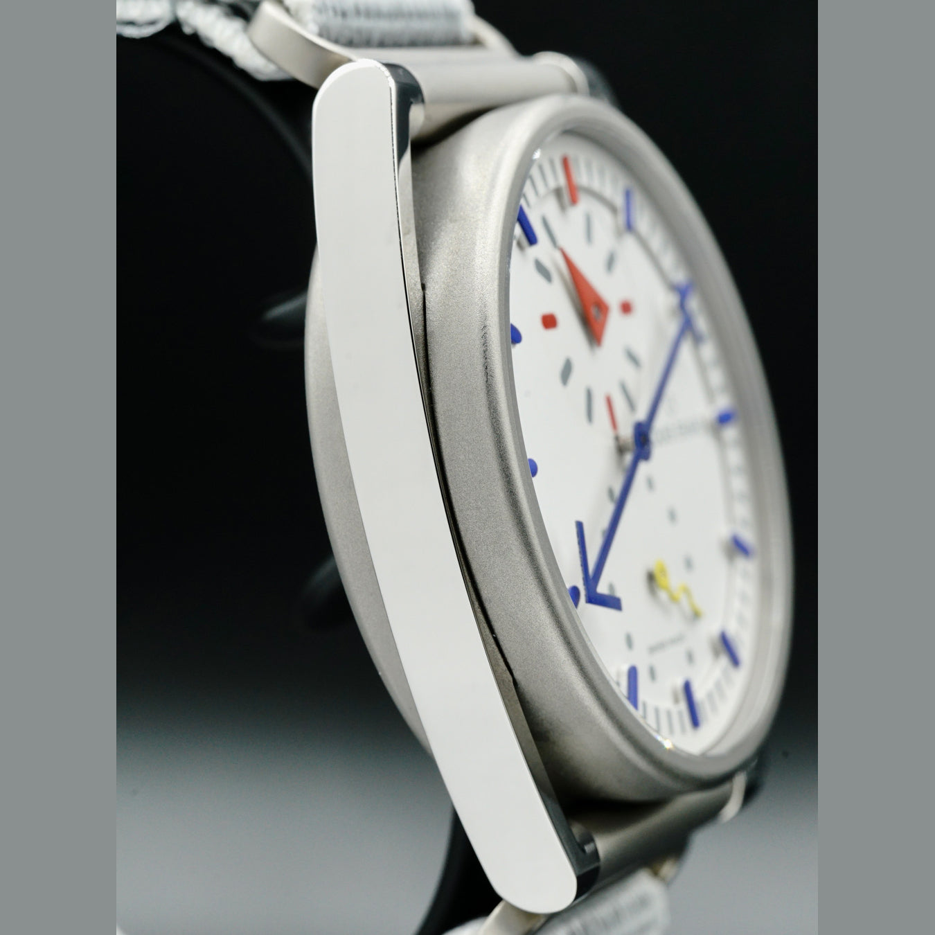 Louis Erard 85358TT01.BTT83 x Alain Silberstein Regulateur Blanc
