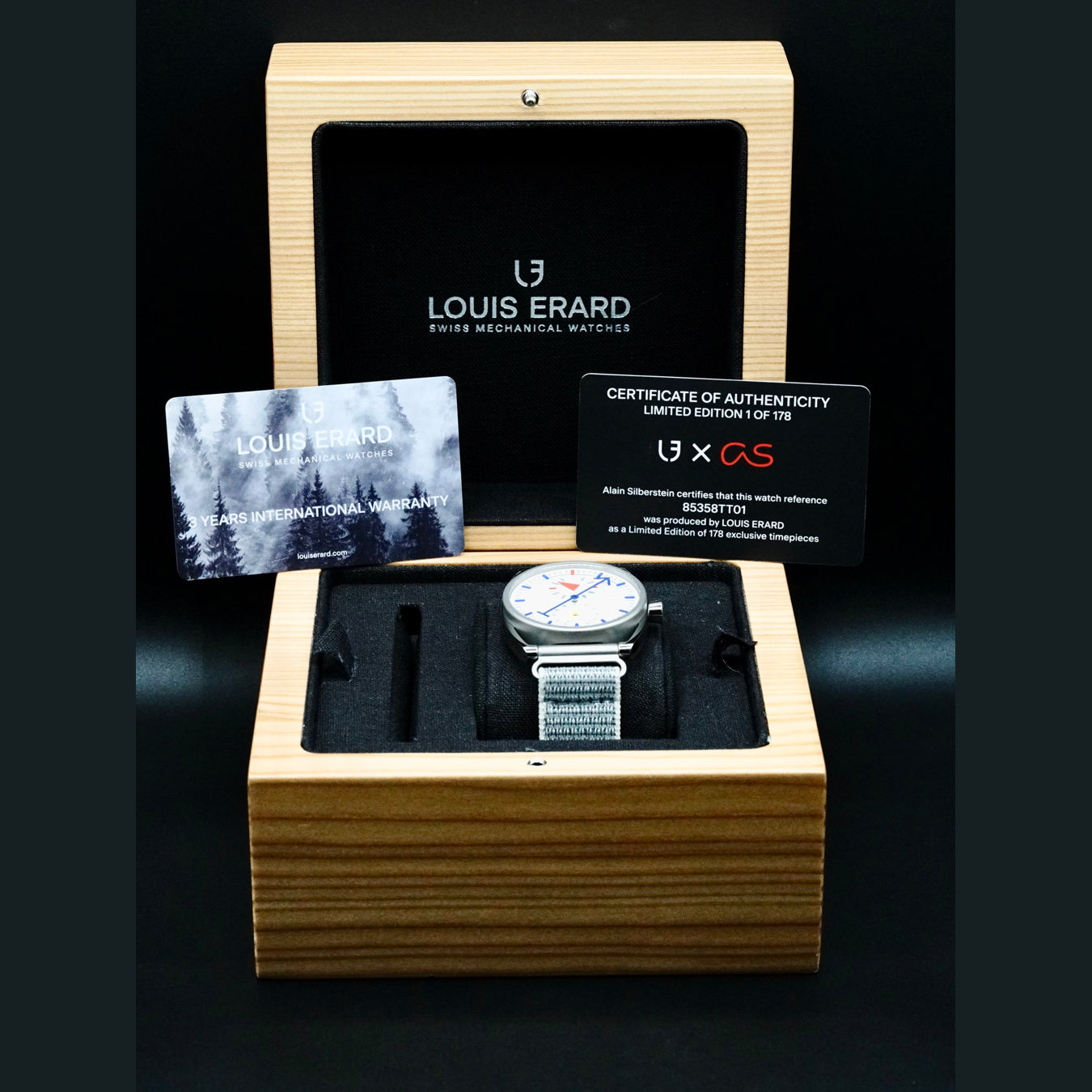 Louis Erard 85358TT01.BTT83 x Alain Silberstein Regulateur Blanc