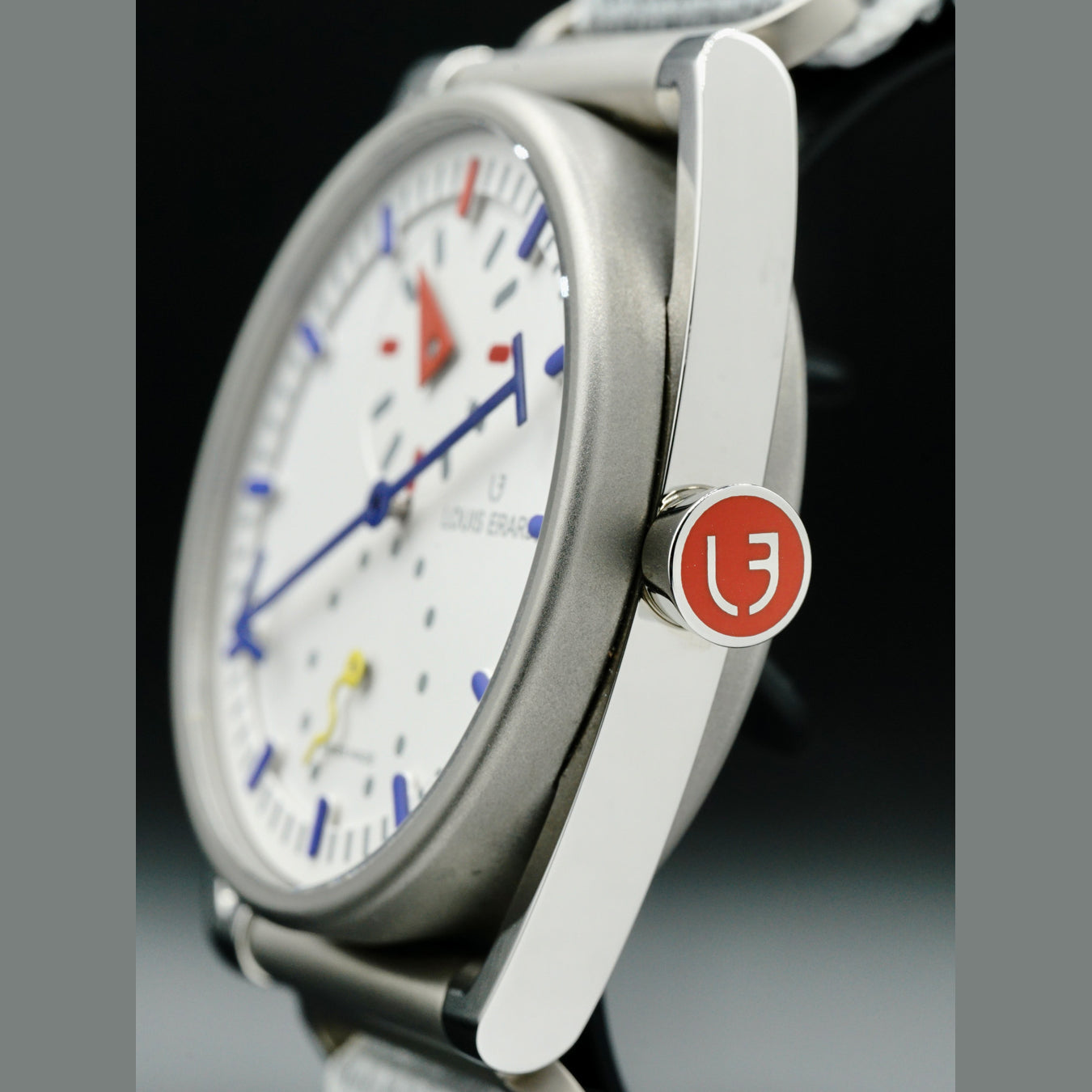 Louis Erard 85358TT01.BTT83 x Alain Silberstein Regulateur Blanc