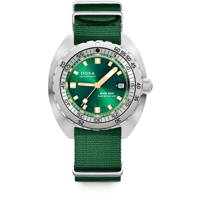 DOXA Sub 300 Sea Emerald 821.10.131.26-N on NATO Strap
