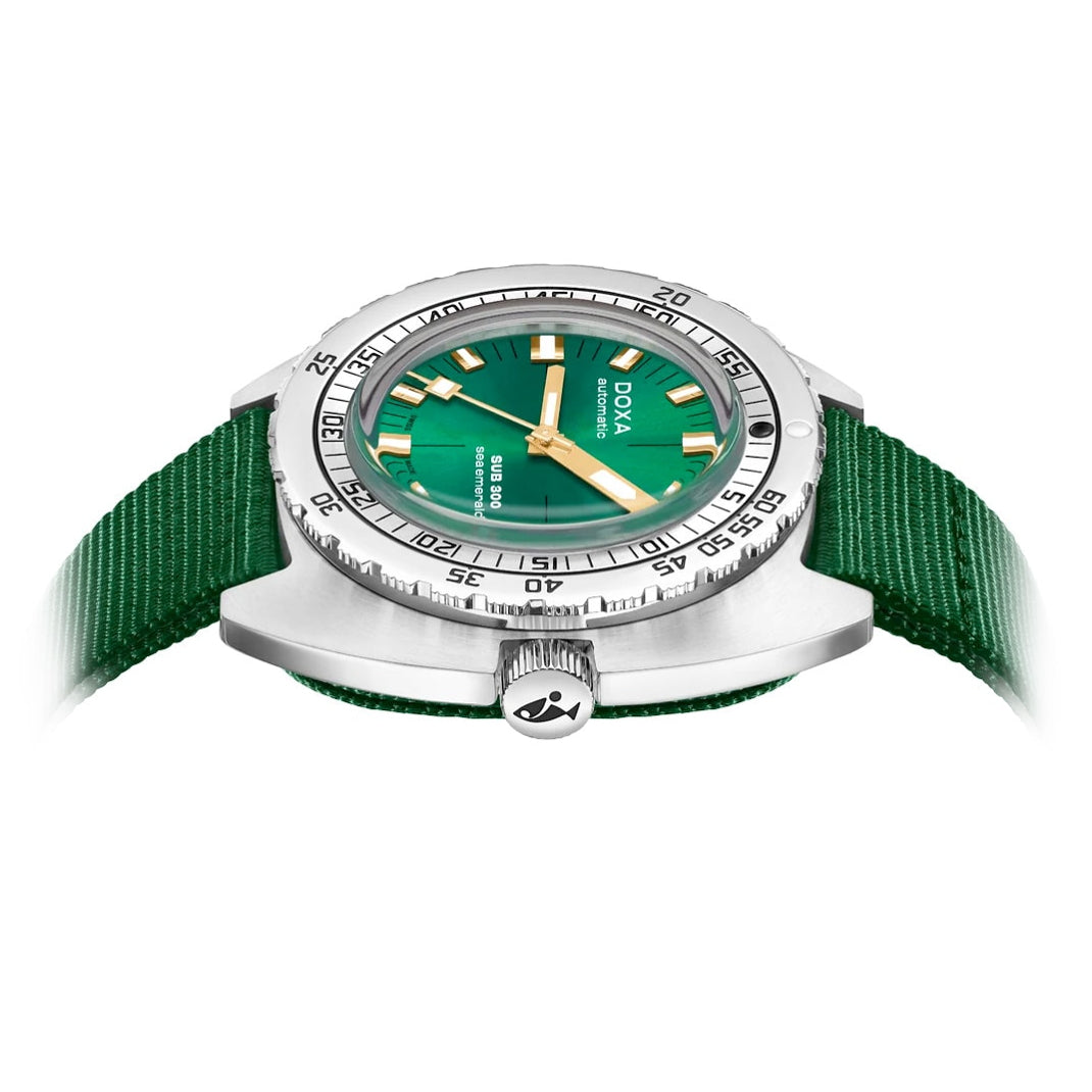 DOXA Sub 300 Sea Emerald 821.10.131.26-N on NATO Strap