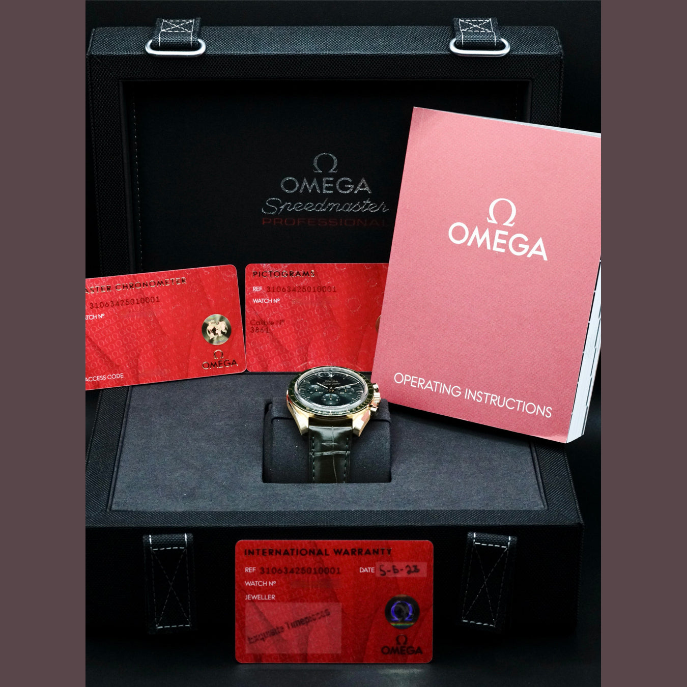 Omega 310.63.42.50.10.001 Speedmaster Moonwatch Professional Master Chronometer Moonshine Gold Green Dial on Strap