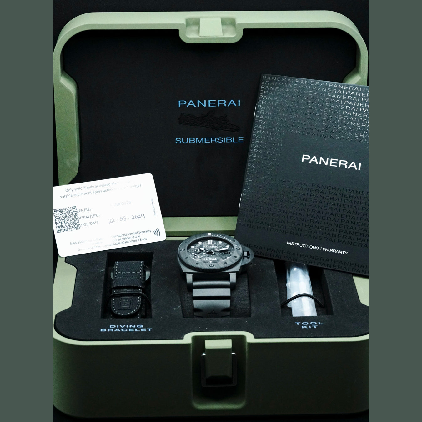 Panerai  PAM00979 Submersible Marina Militare Carbotech Automatic  47 mm