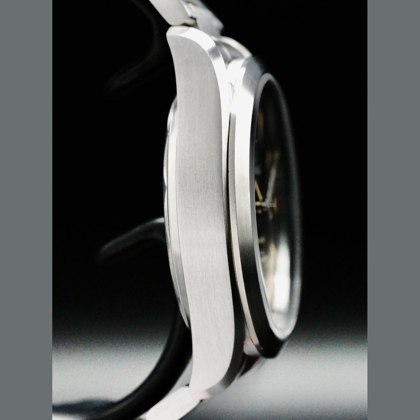 Omega 220.10.40.20.01.001 Railmaster Co-Axial Master Chronometer 40mm on Bracelet
