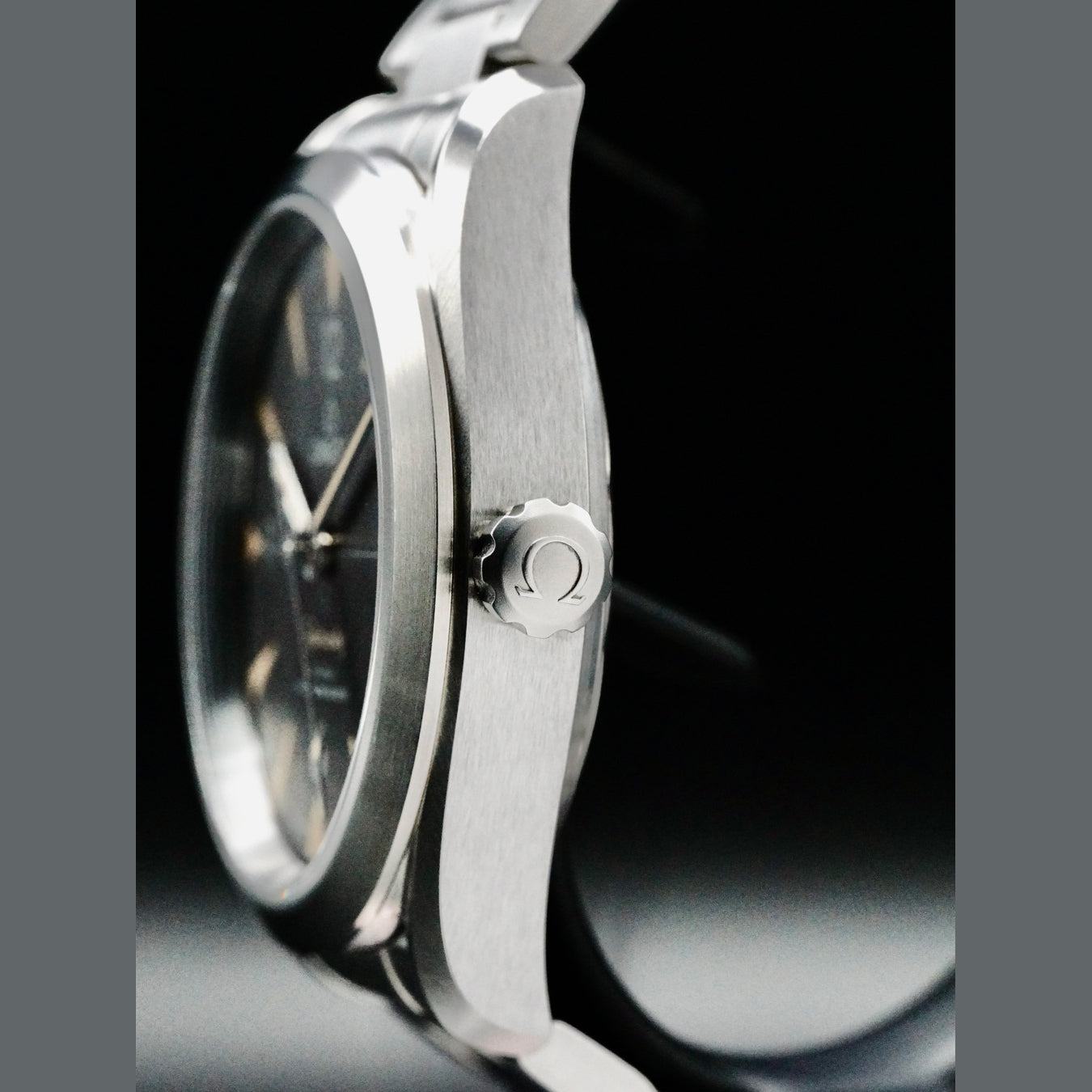 Omega 220.10.40.20.01.001 Railmaster Co-Axial Master Chronometer 40mm on Bracelet