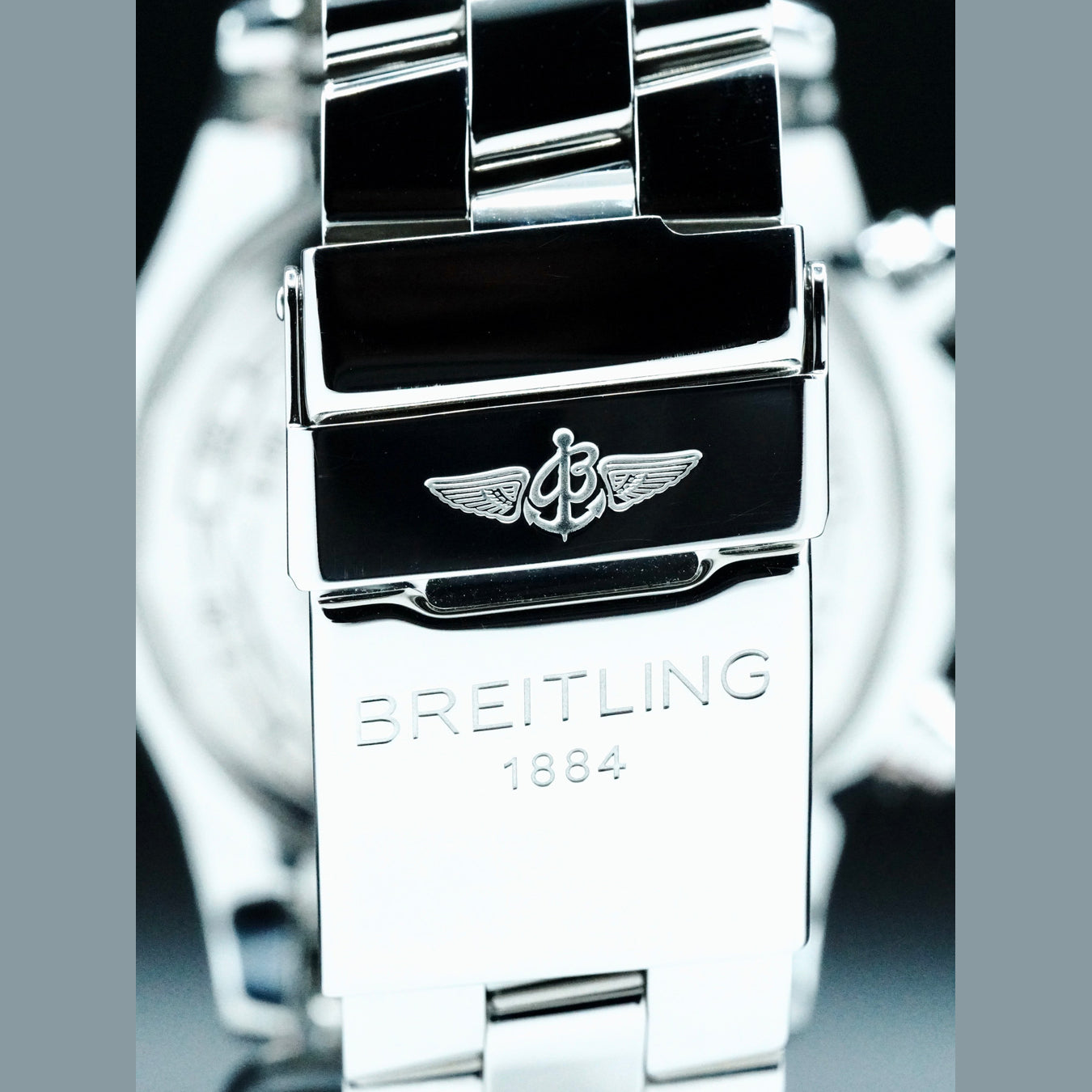 Breitling A1337053/B907 Super Avenger Mens Watch