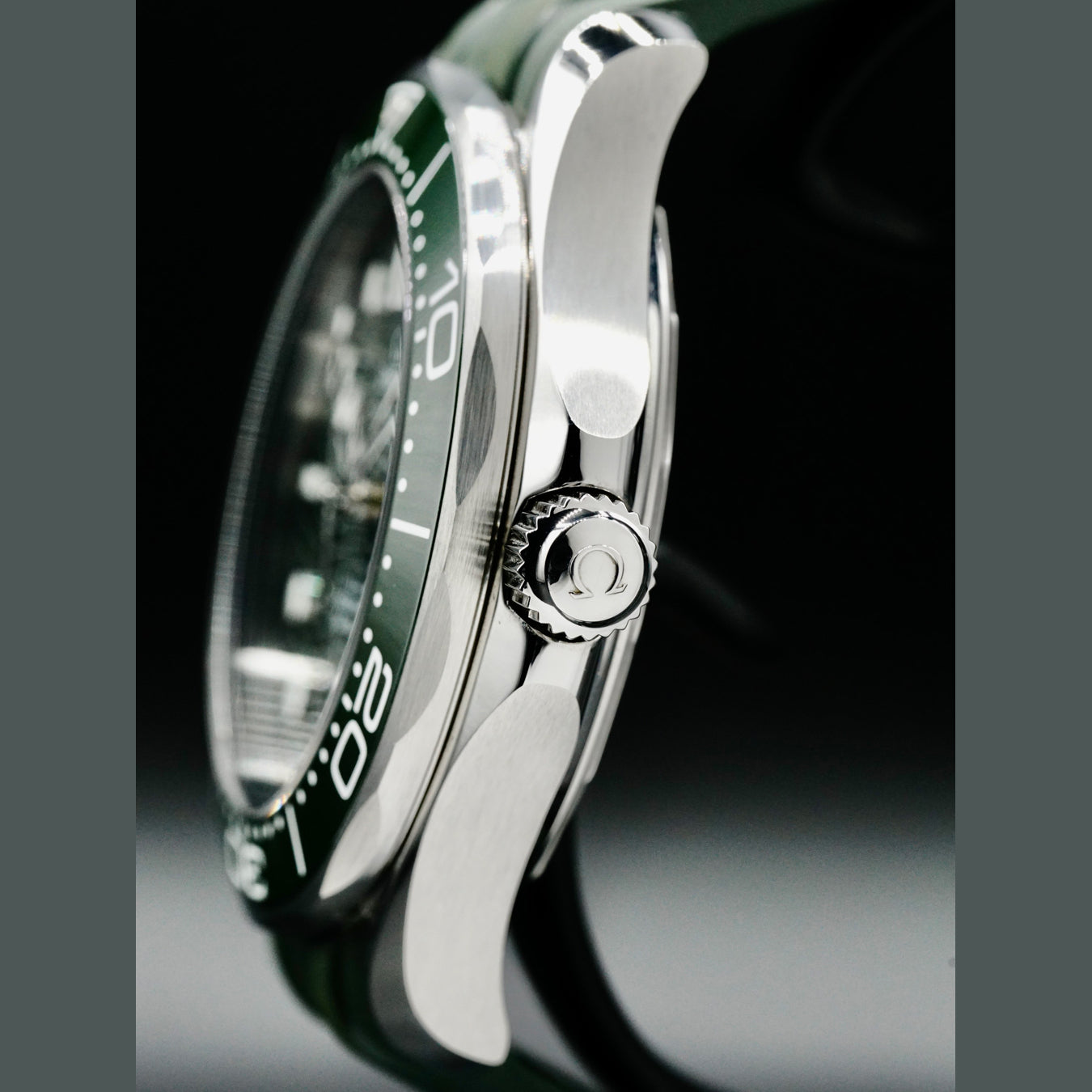 Omega 210.30.42.20.10.001 Seamaster Diver 300M Green Dial