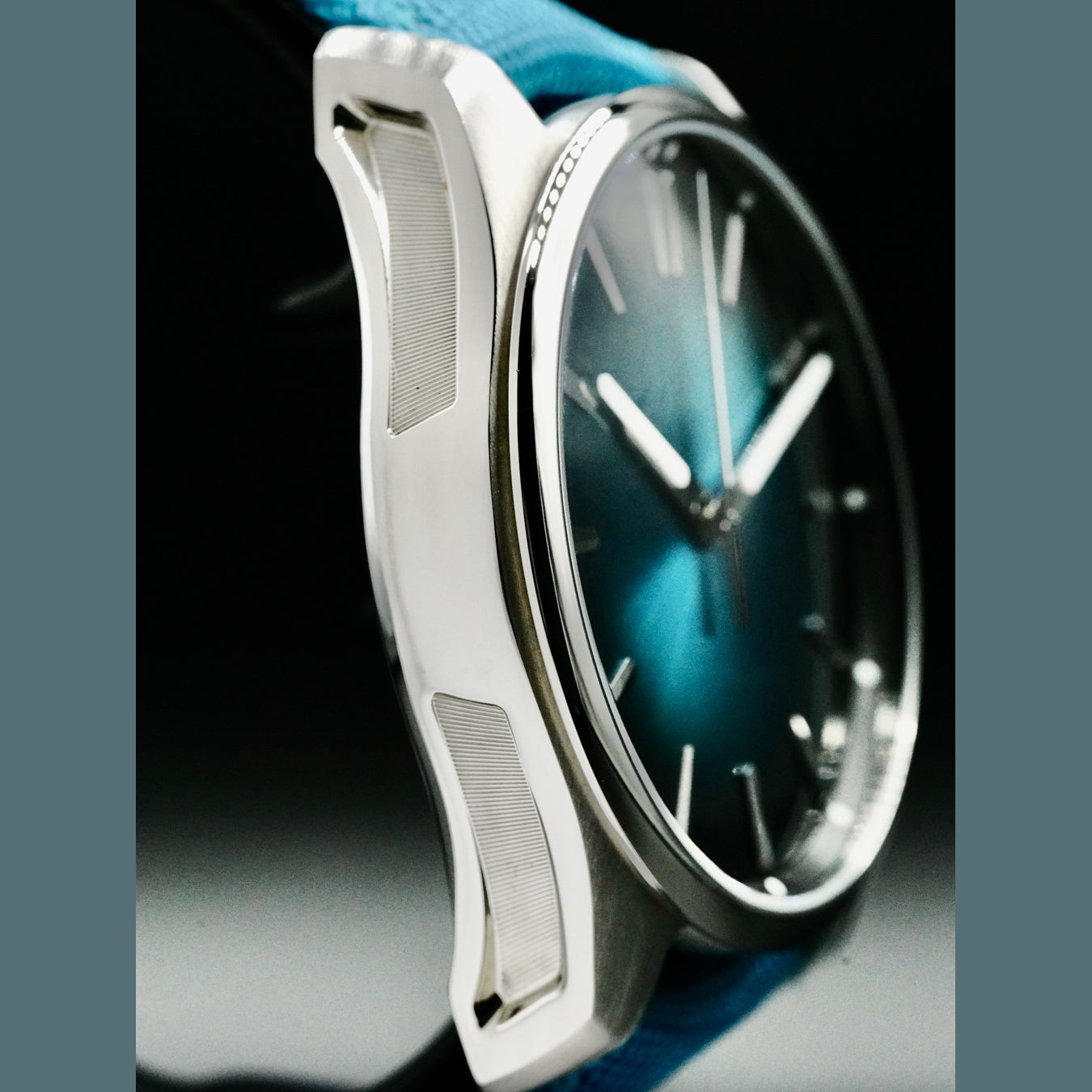 H. Moser & Cie. 3200-1214 Pioneer Centre Seconds Mega Cool