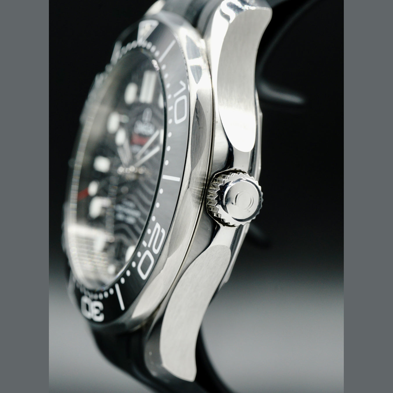 Omega 210.32.42.20.01.001 Seamaster Diver 300M Co-Axial Master Chronometer Black Dial on Rubber Strap