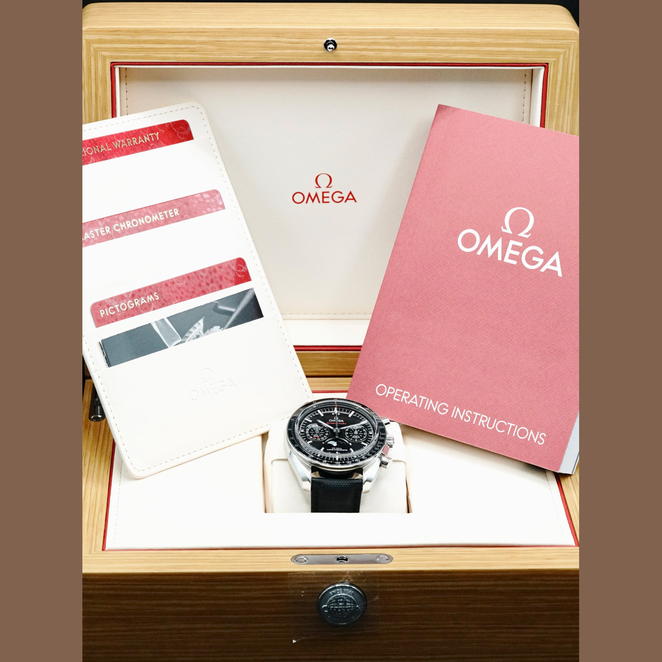 Omega 304.33.44.52.01.001 Speedmaster Moonwatch Moonphase Black Dial 44.25mm