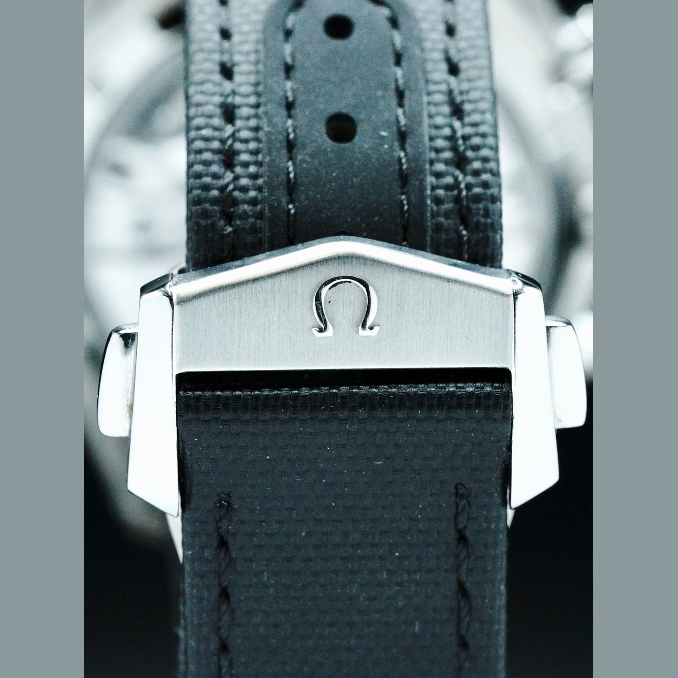 Omega 304.33.44.52.01.001 Speedmaster Moonwatch Moonphase Black Dial 44.25mm