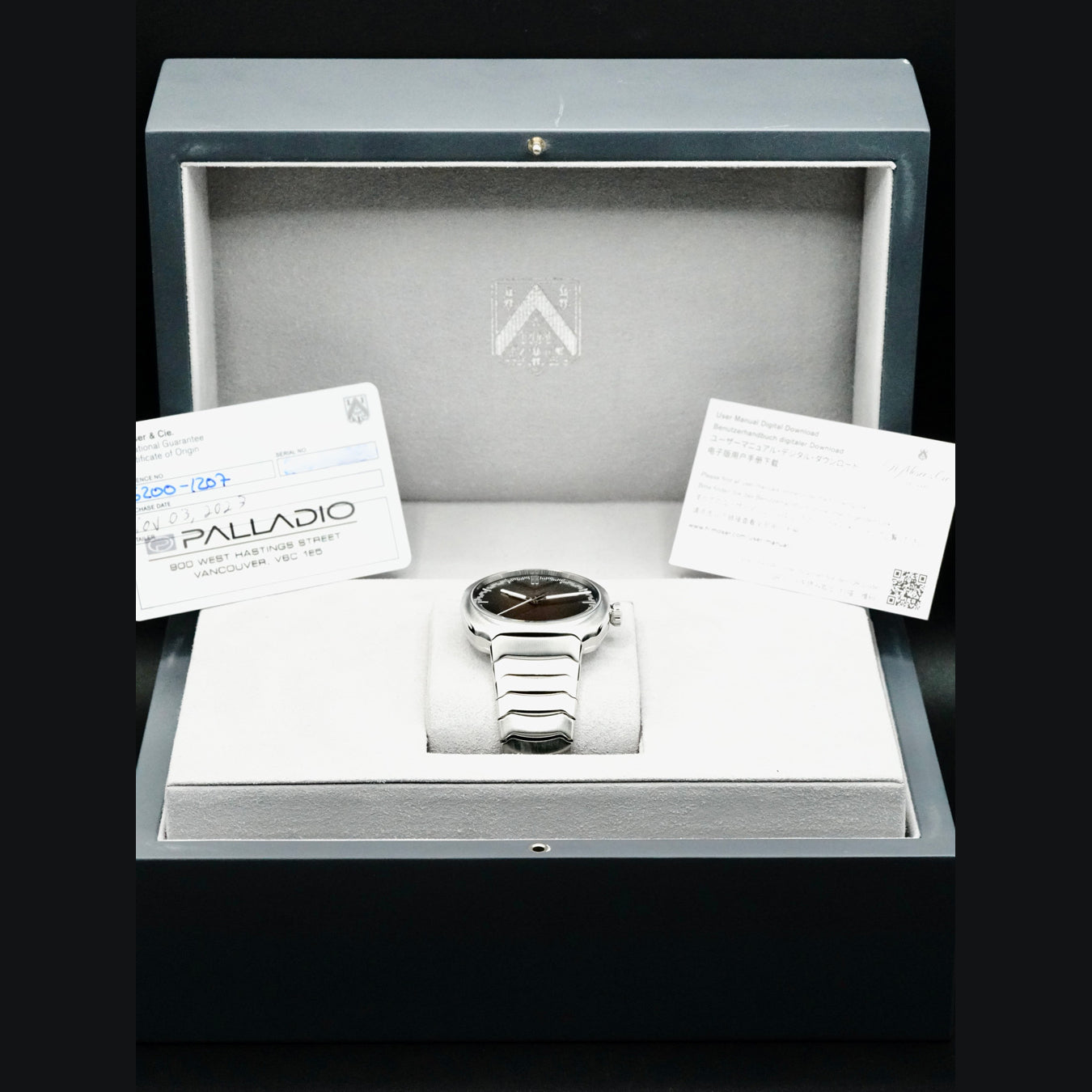 H. Moser & Cie. 6200-1207 Streamliner Centre Seconds Salmon Dial