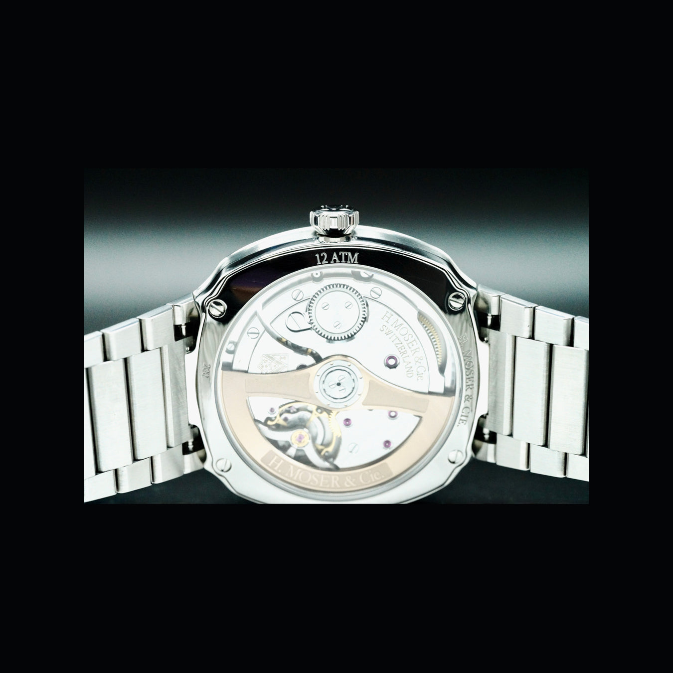 H. Moser & Cie. 6200-1207 Streamliner Centre Seconds Salmon Dial