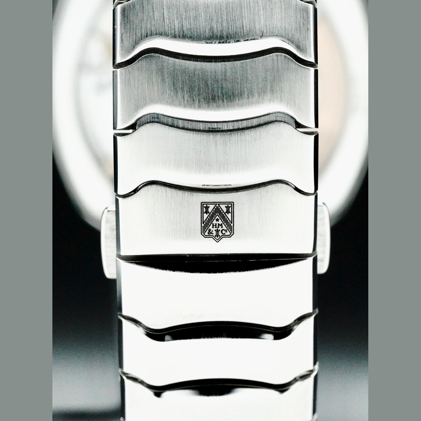 H. Moser & Cie. 6200-1207 Streamliner Centre Seconds Salmon Dial