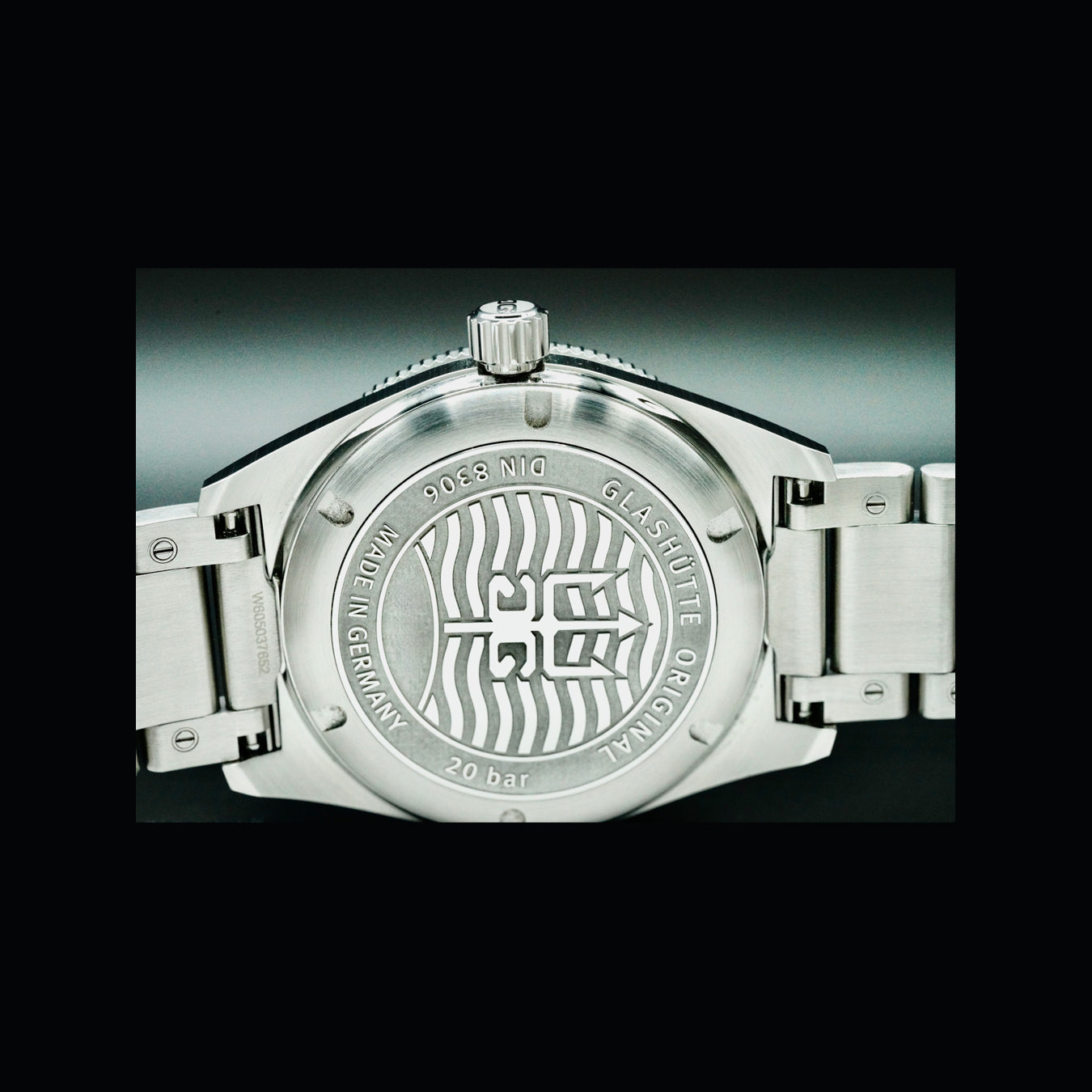Glashütte Original 1-39-11-13-83-70 SeaQ Reed Green Dial on Bracelet