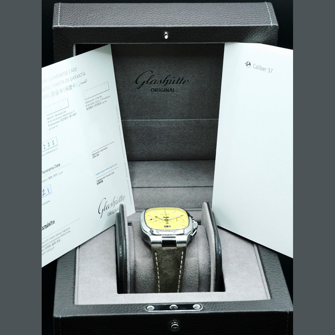 Glashütte Original Seventies Chronograph Panorama Date Sunny Yellow 1-37-02-07-02-35