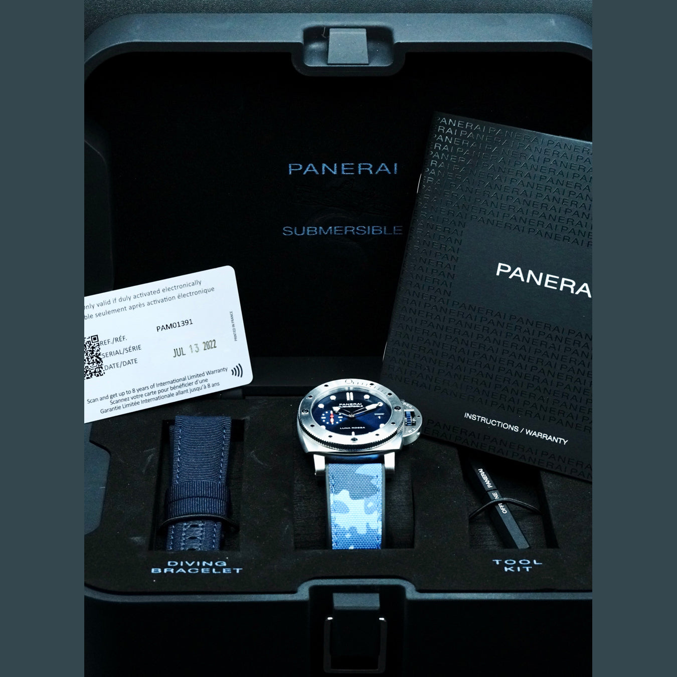 Panerai PAM01391 Submersible Luna Rossa