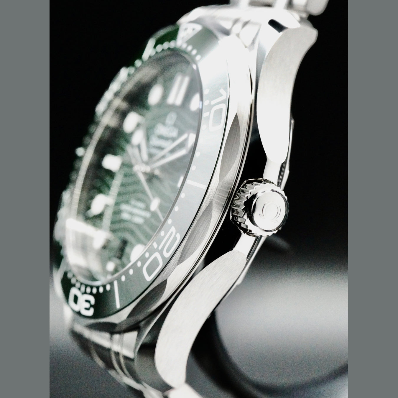 Omega 210.30.42.20.10.001 Seamaster Diver 300M Green Dial