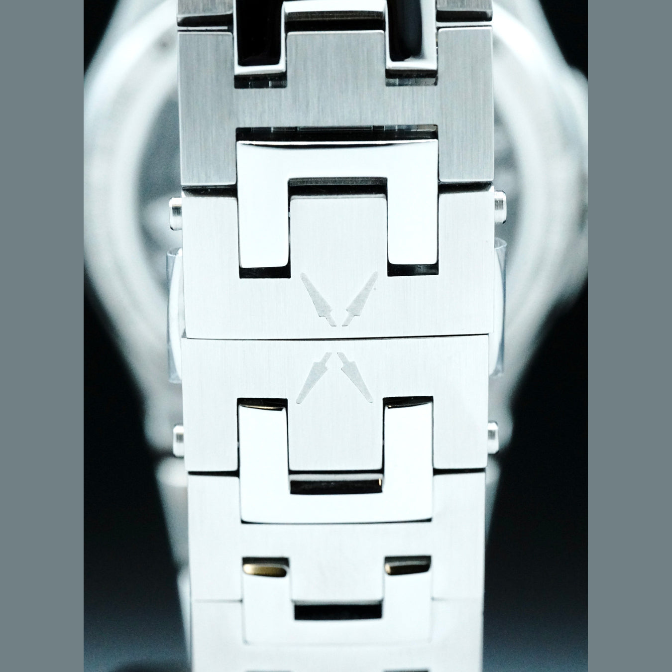Czapek Passage Drake White