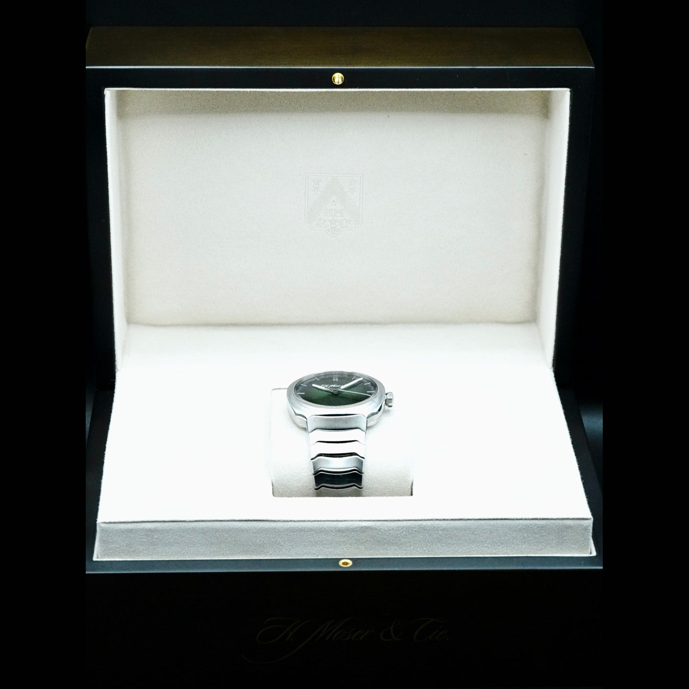 H. Moser & Cie. Streamliner Centre Seconds Matrix Green 6201-1200