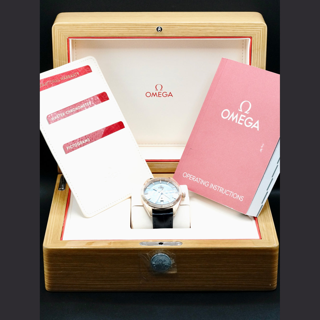 Omega 130.53.41.22.03.001 Constellation Globemaster Annual Calendar