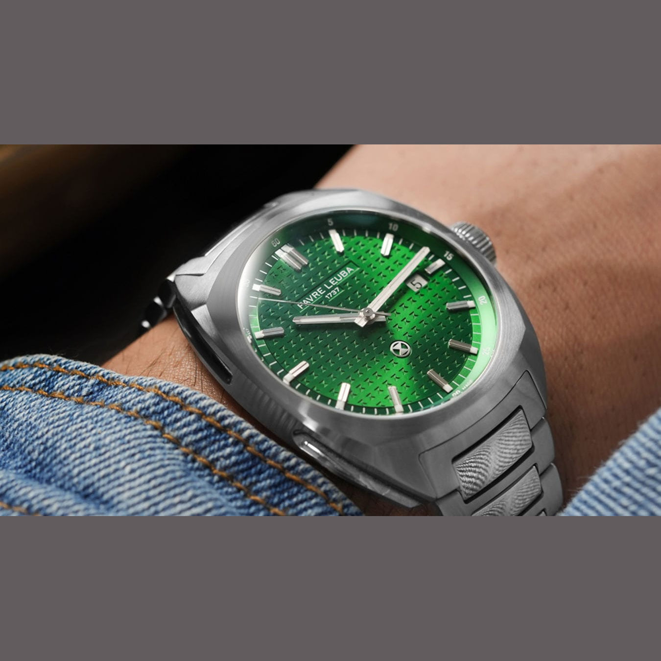 Favre Leuba 00.20102.102.03.200 Chief Date Green Dial on Bracelet