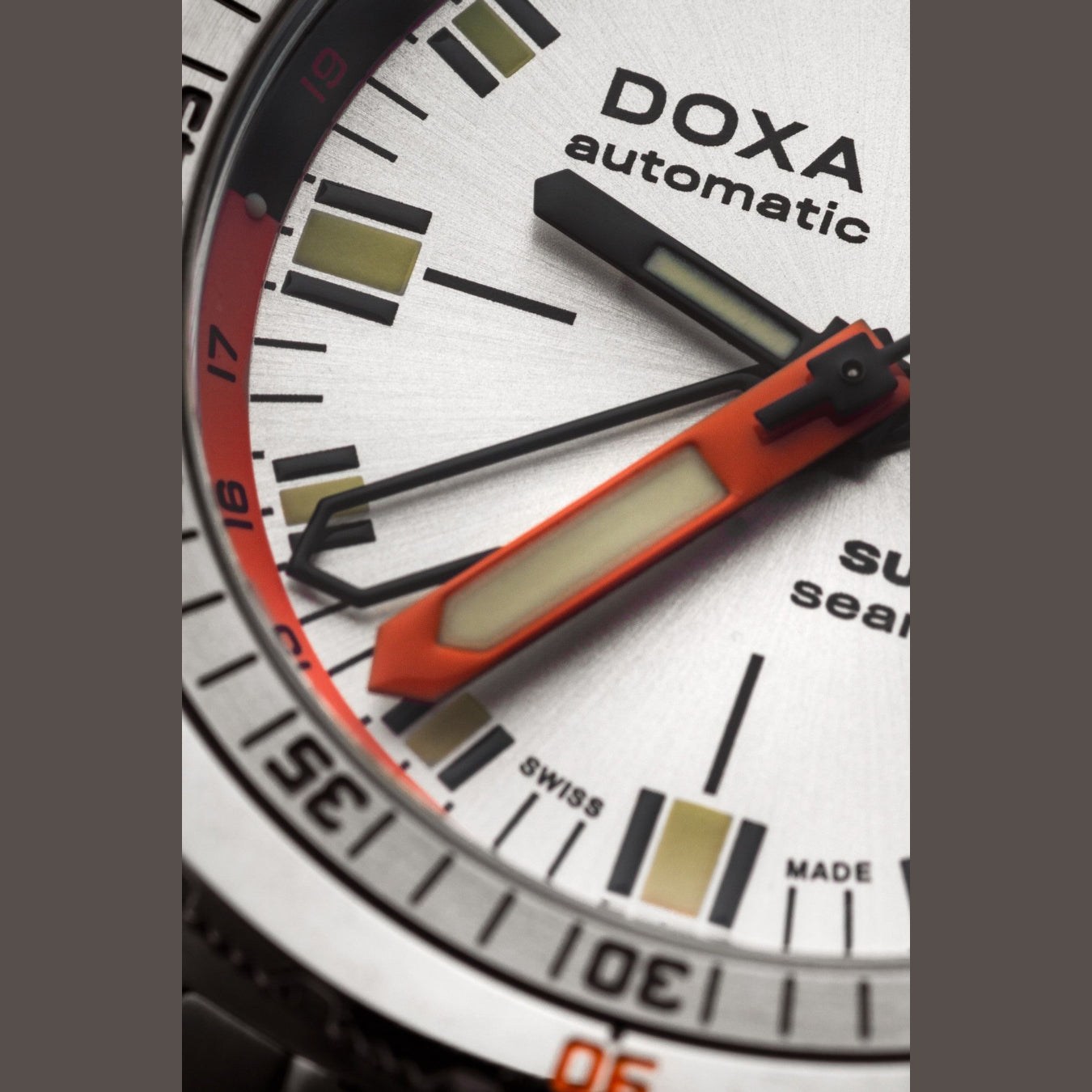 DOXA 855.10.021.10 SUB 250T GMT Searambler On Stainless Steel Bracelet
