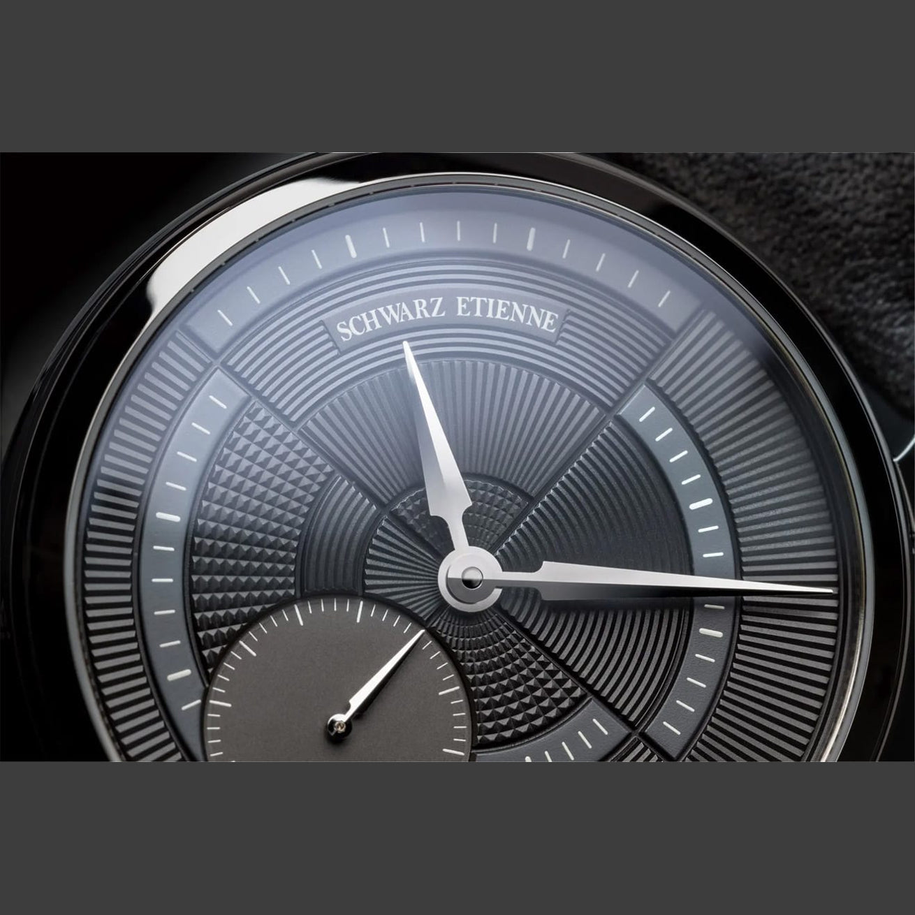 Schwarz Etienne Geometry Black