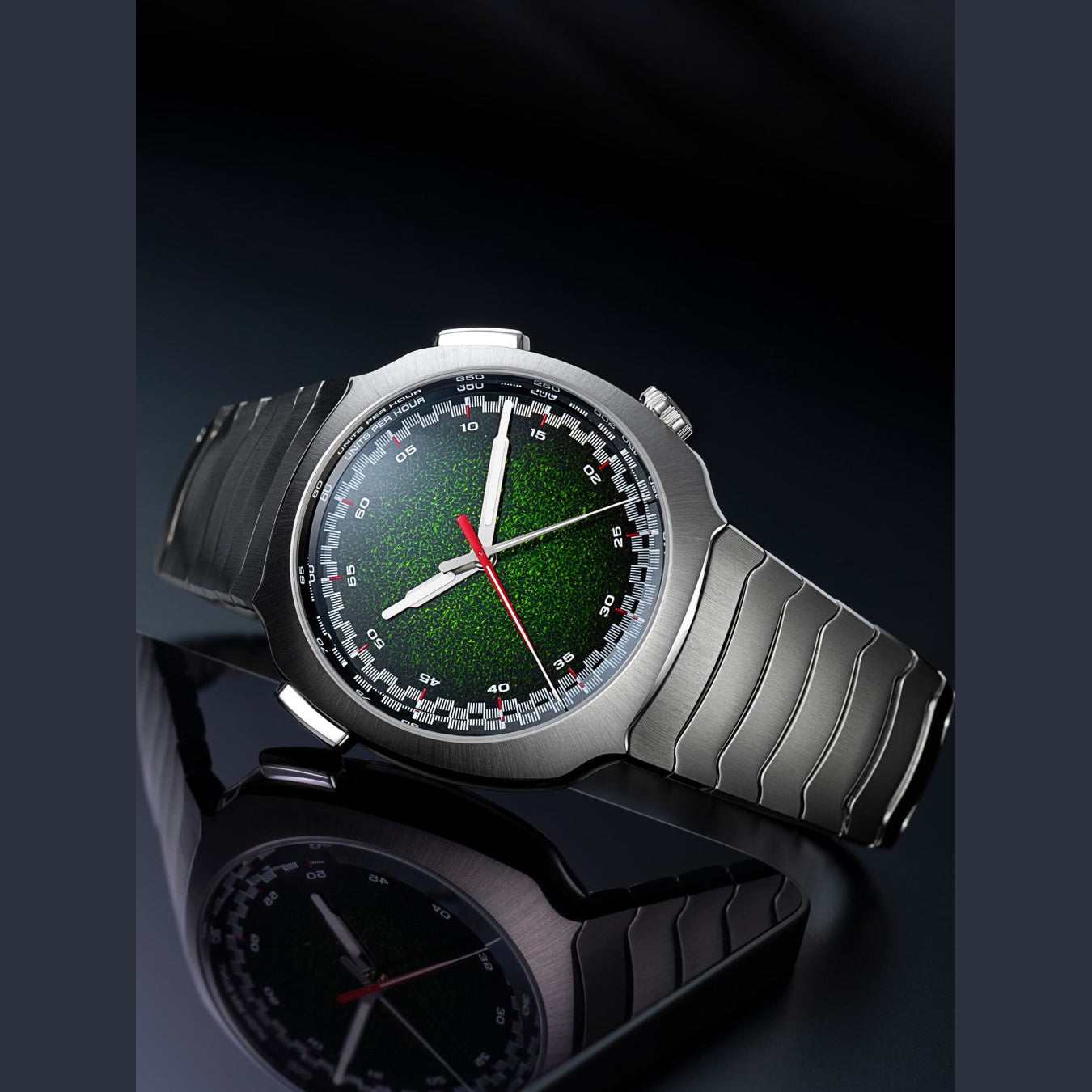 H. Moser & Cie. 6907-1205 Streamliner Flyback Chronograph Matrix Green Fumé