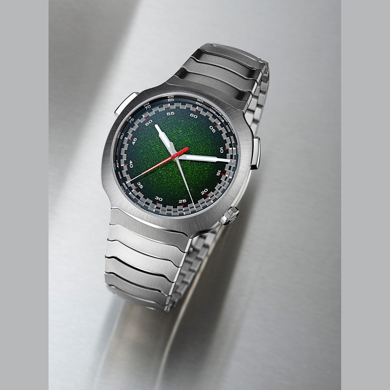 H. Moser & Cie. 6907-1205 Streamliner Flyback Chronograph Matrix Green Fumé