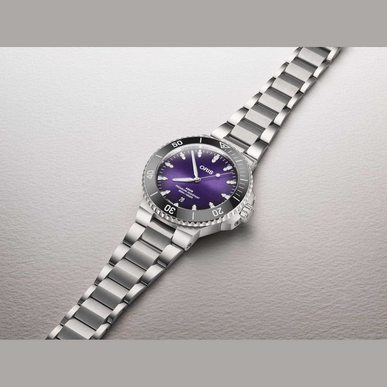 Oris 01 733 7789 4158-07 8 23 04PEB Aquis Date Taste Of Summer 43.5mm